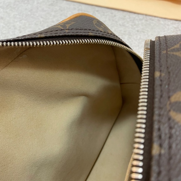 LOUIS VUITTON Monogram Manhattan PM - Picture 11 of 15